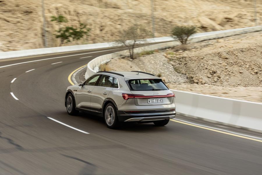  Audi e-tron 55 Quattro 2019 года  (WW) (фото 327 из 452)